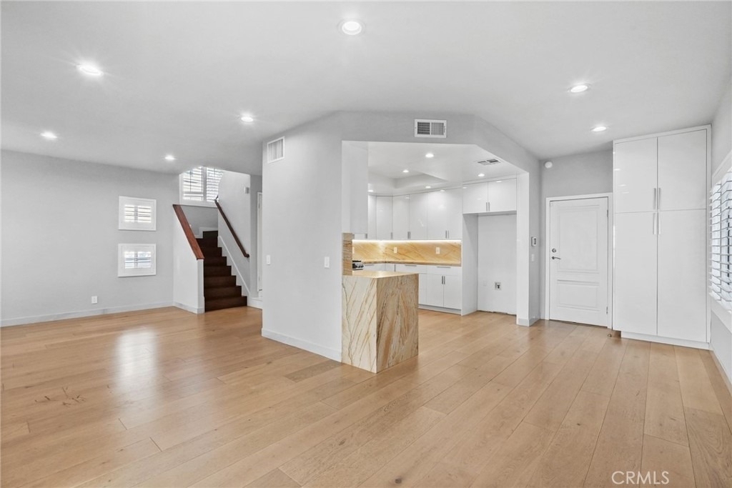 18328 Keswick Street - Photo 10