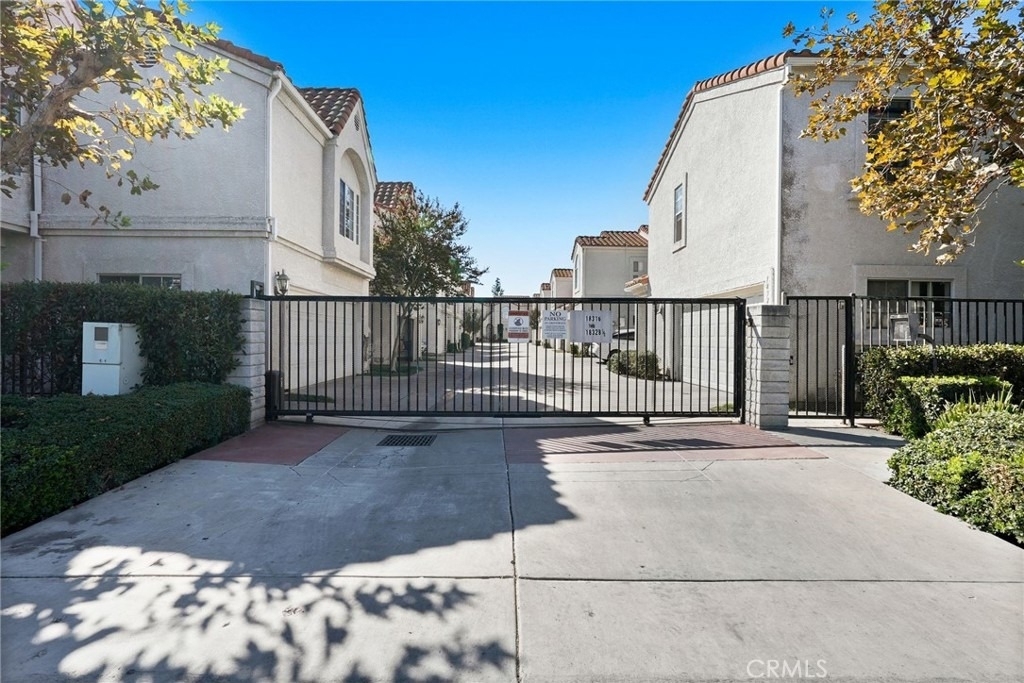 18328 Keswick Street - Photo 2