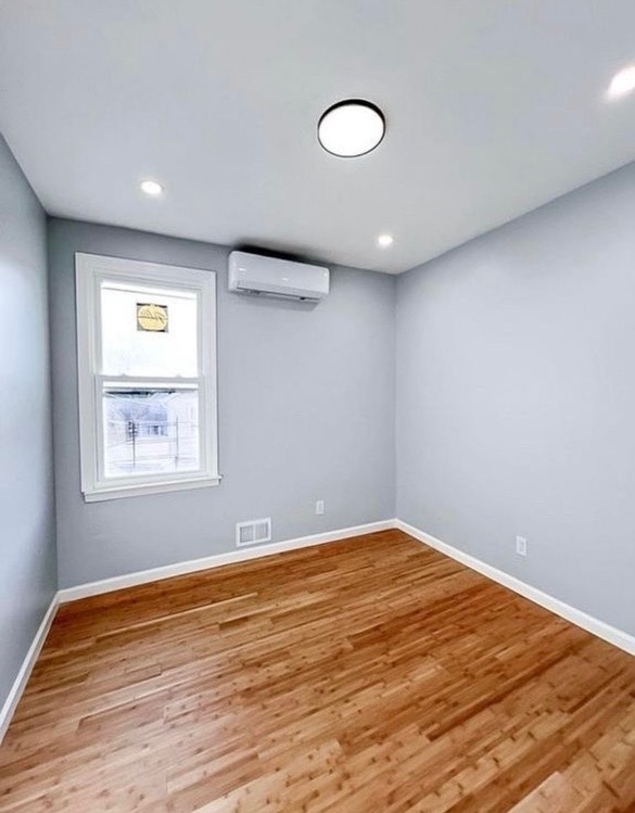 2 Bedroom Apartment in Staten Island, NY - Photo 5