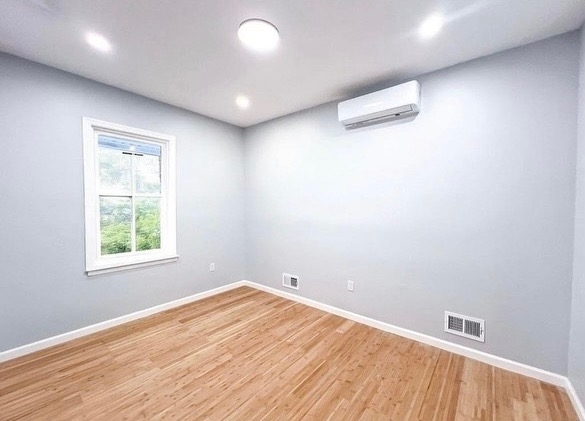 2 Bedroom Apartment in Staten Island, NY - Photo 3