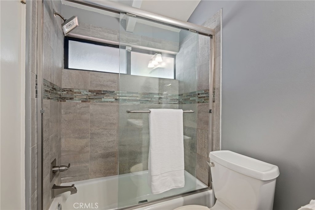 19836 Hamlin Street - Photo 9