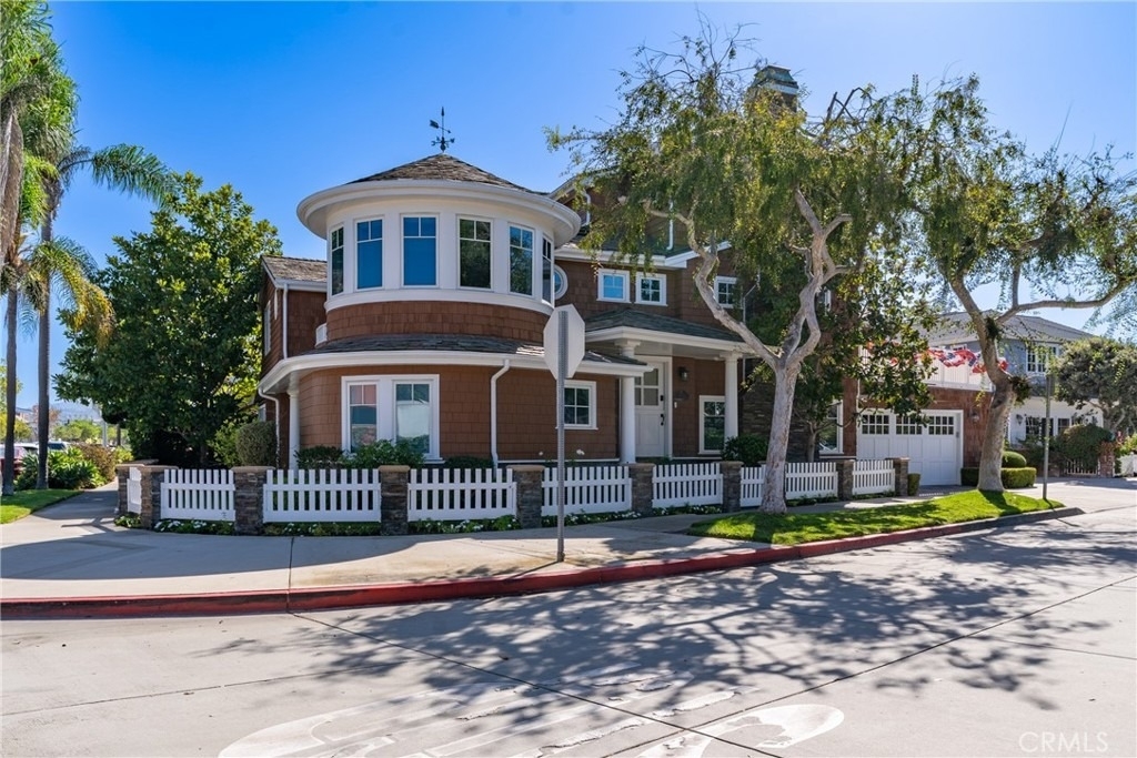 1701 E Balboa - Photo 1