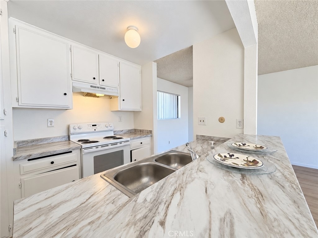 338 E Meats Avenue - Photo 2