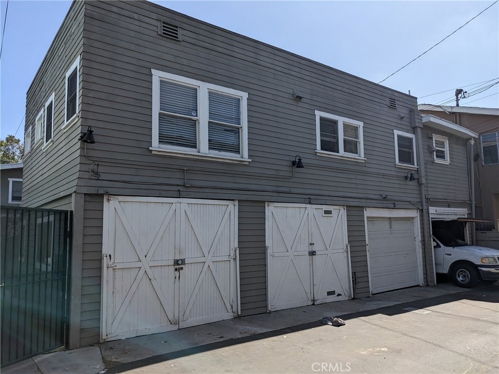 1517 E 1st Street - Photo 0