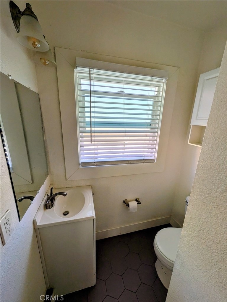 1517 E 1st Street - Photo 5