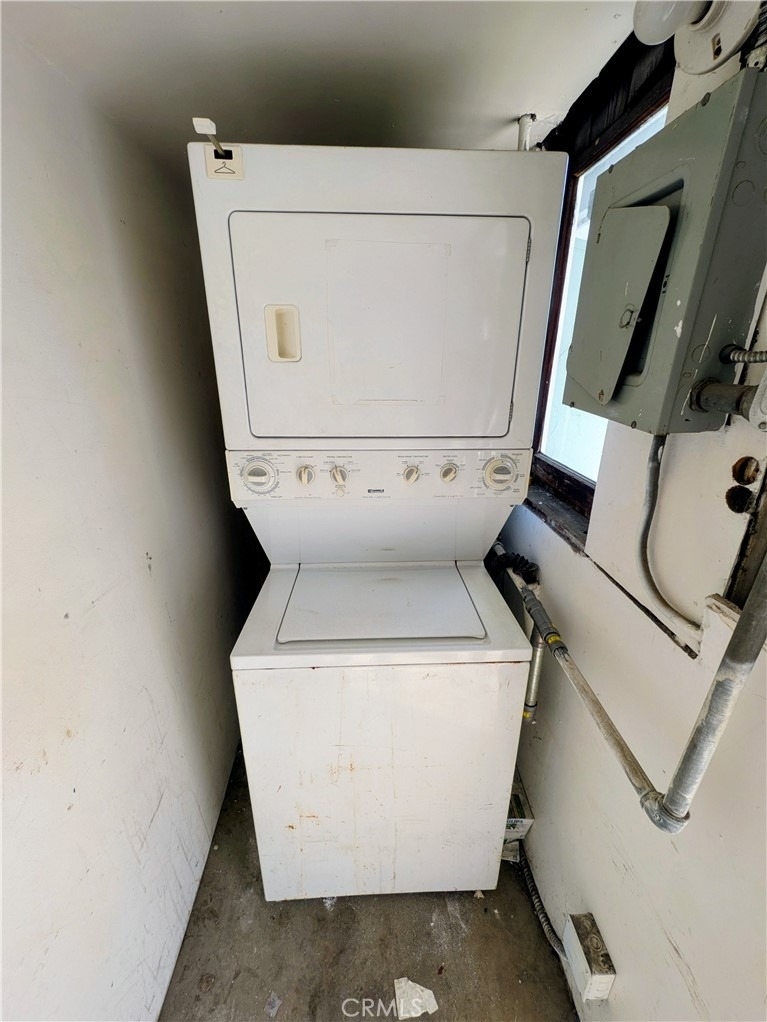 1517 E 1st Street - Photo 8
