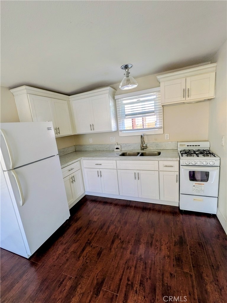 1517 E 1st Street - Photo 4