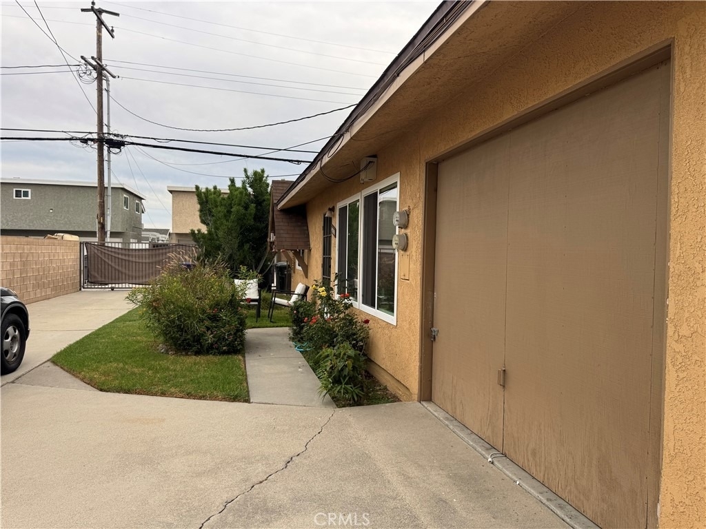 4296 Howard Ave - Photo 3