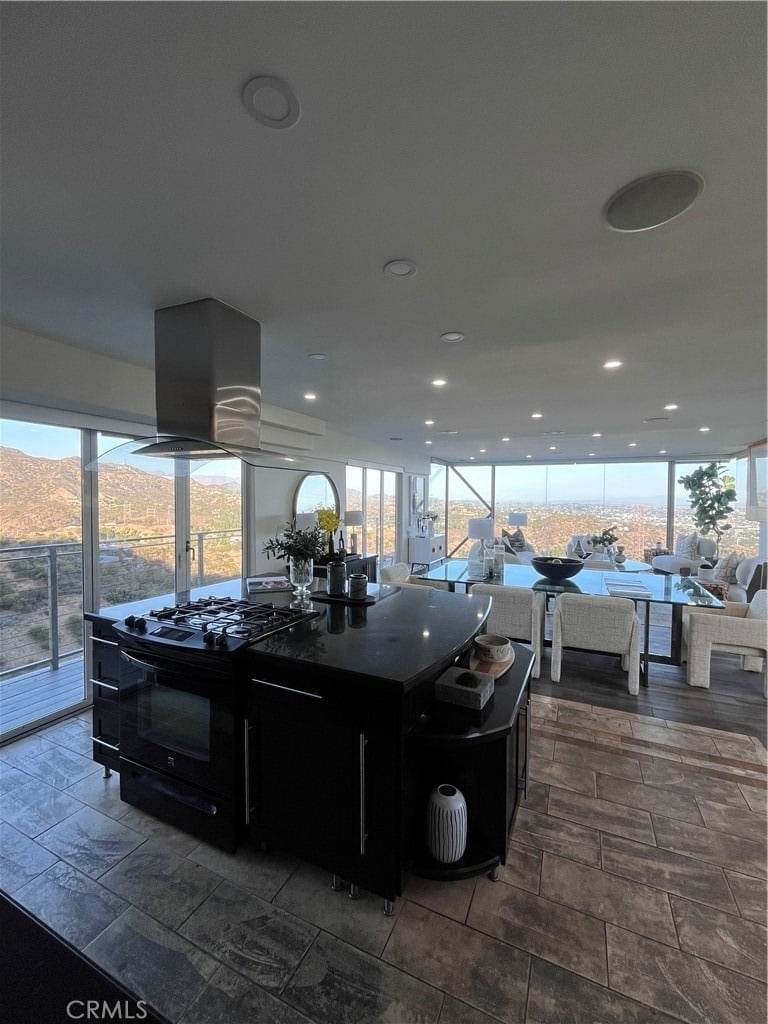 6960 Pacific View Drive - Photo 8