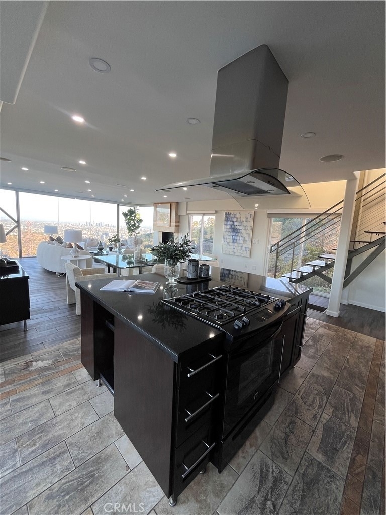 6960 Pacific View Drive - Photo 12