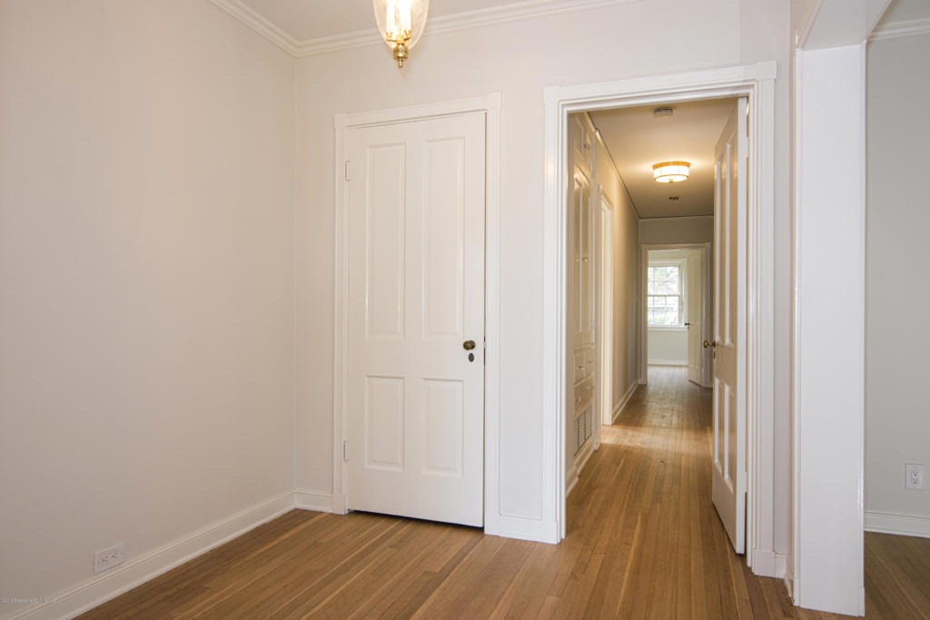 1087 S Los Robles Avenue - Photo 3