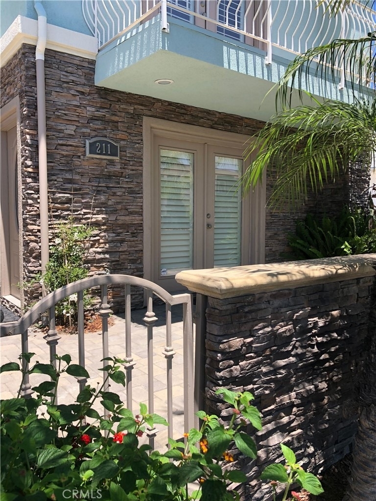 211 7th Street - Photo 2