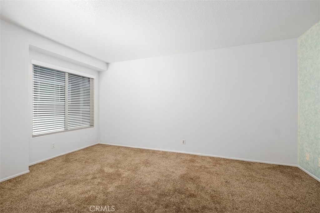 63 Huntington - Photo 16