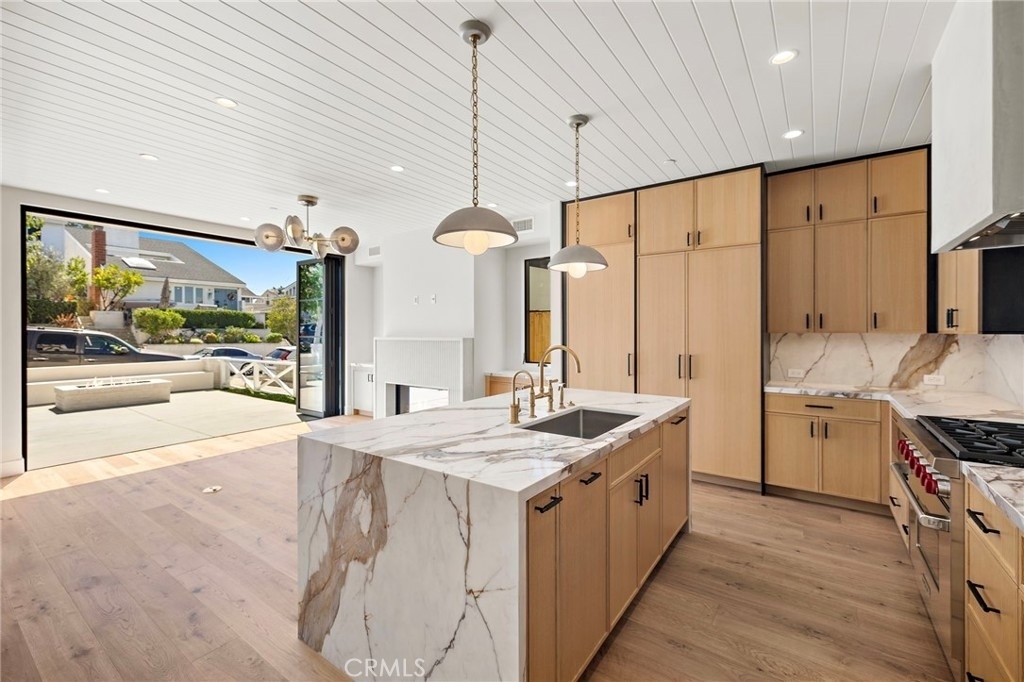 715 Poinsettia - Photo 11