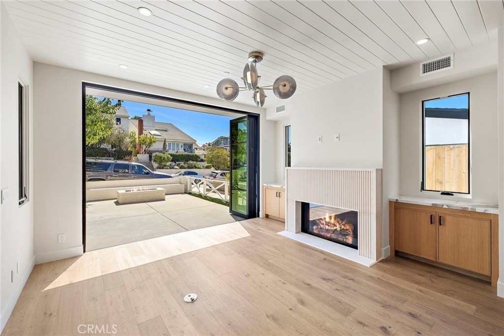 715 Poinsettia - Photo 5