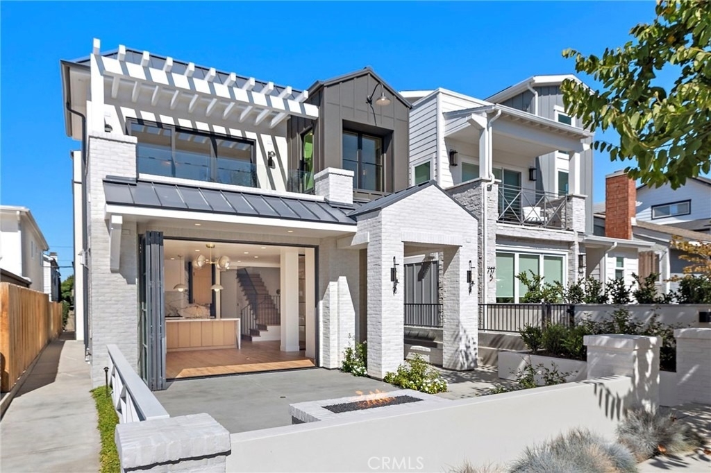 715 Poinsettia - Photo 2