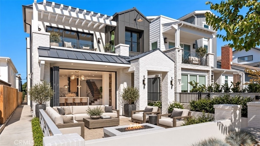 715 Poinsettia - Photo 0