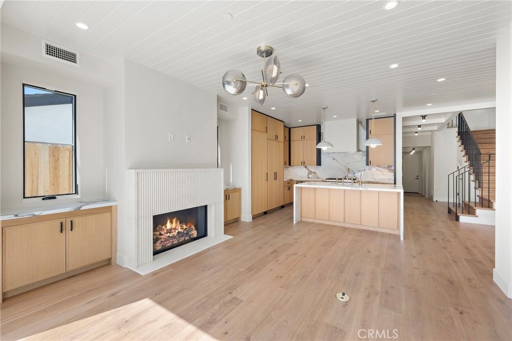 715 Poinsettia - Photo 6