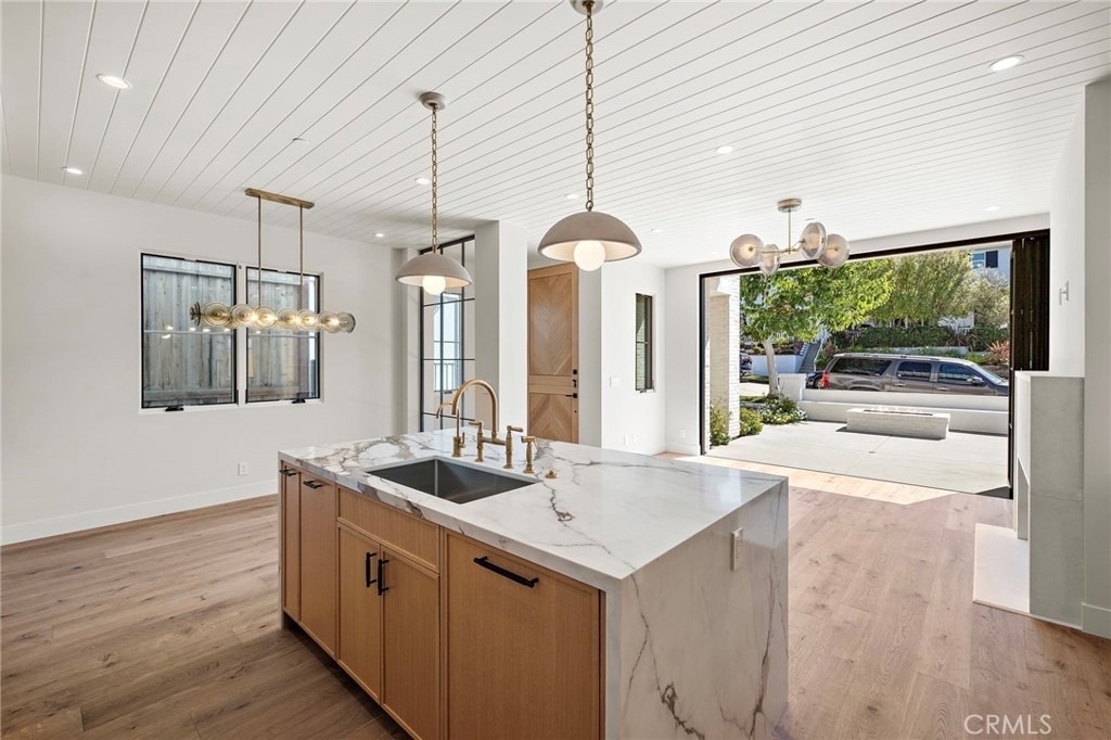 715 Poinsettia - Photo 13