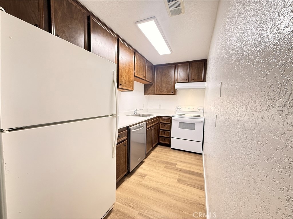 470 N Villa Court - Photo 6