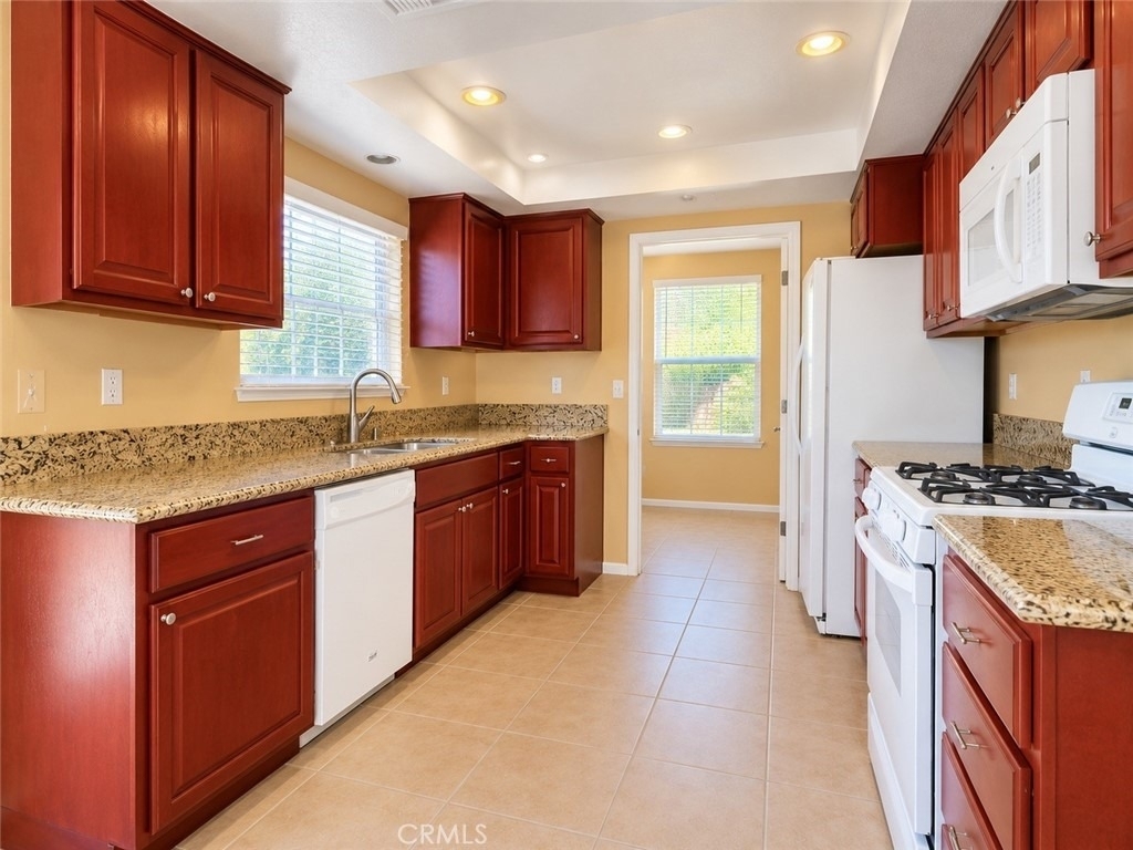 26306 Snowden Avenue - Photo 2