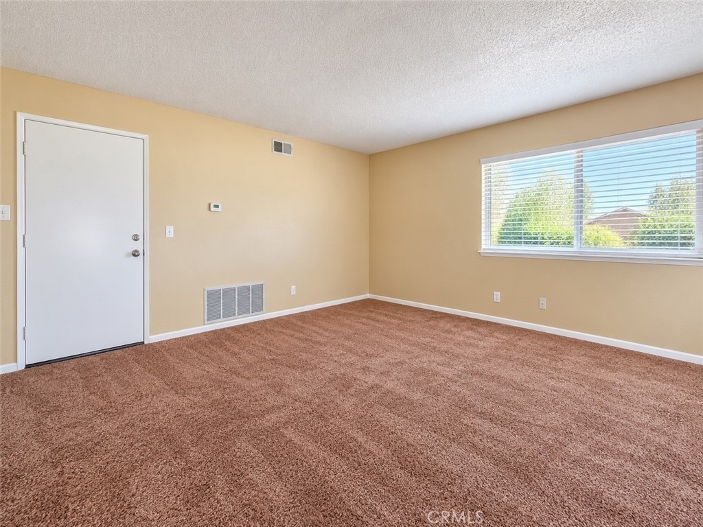 26306 Snowden Avenue - Photo 4