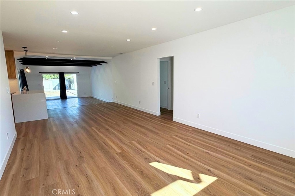 1828 Kenwood St - Photo 4