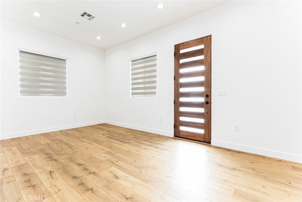7612 N Shadyglade Avenue - Photo 8