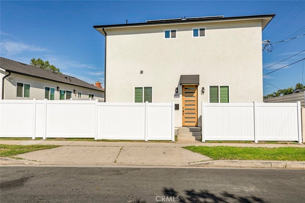 7612 N Shadyglade Avenue - Photo 0
