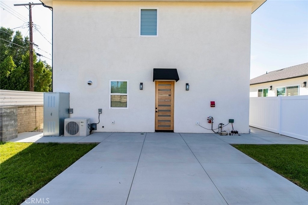 7612 N Shadyglade Avenue - Photo 3