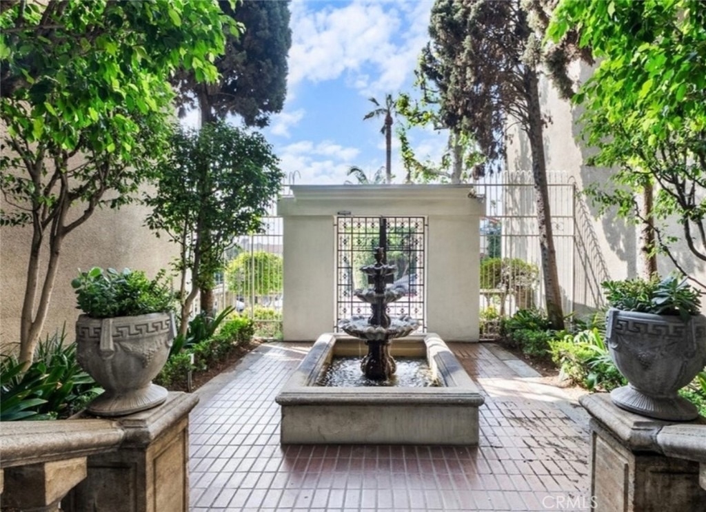 8455 Fountain Avenue - Photo 10