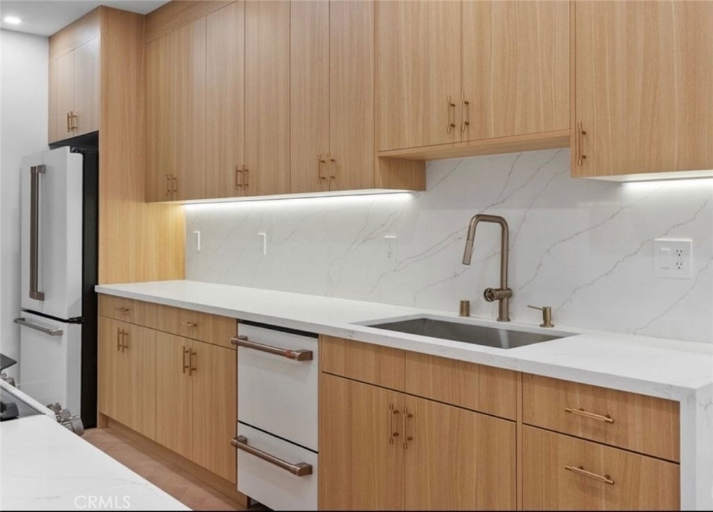 8455 Fountain Avenue - Photo 15