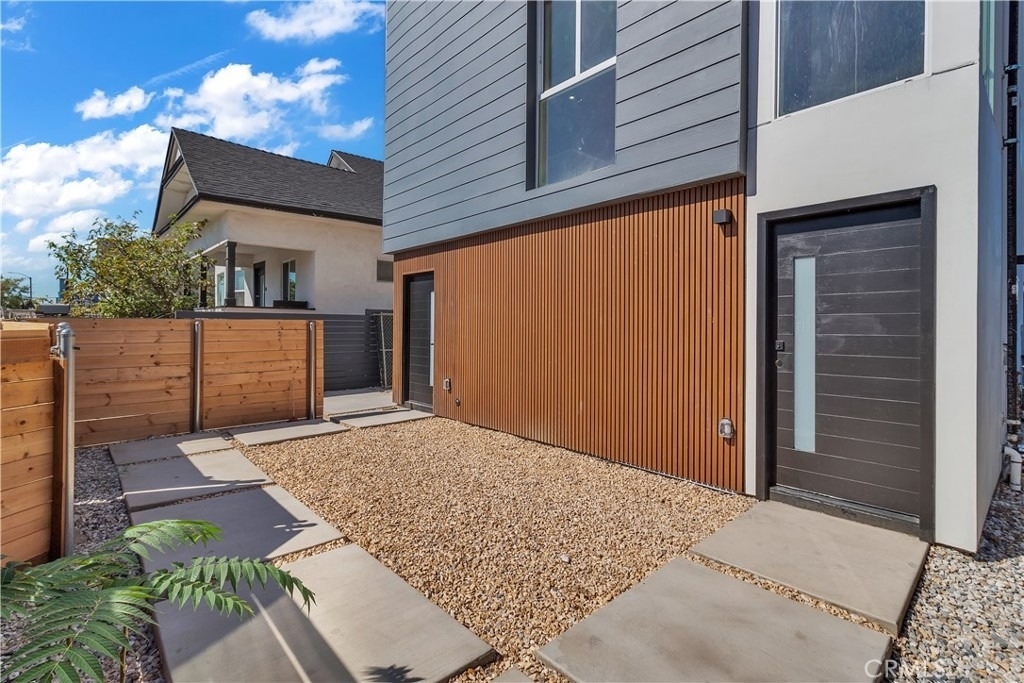 659 S Soto Street - Photo 3