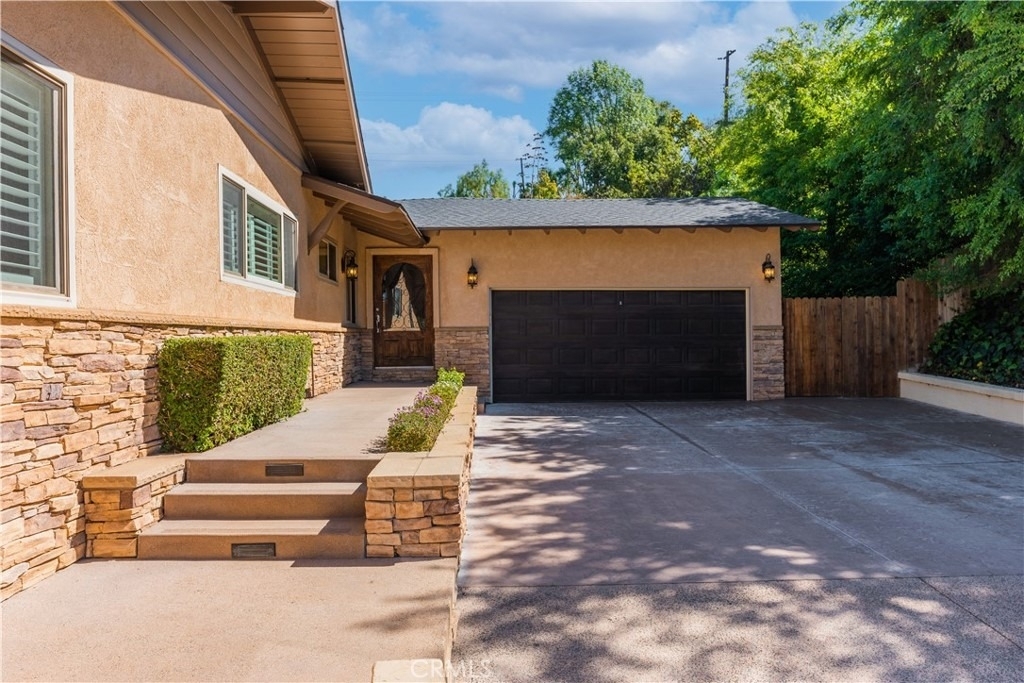 1418 Longview - Photo 1