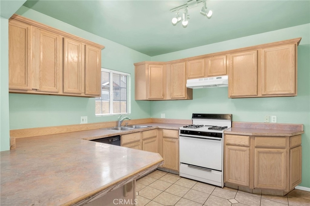 7275 Fountain Avenue - Photo 4