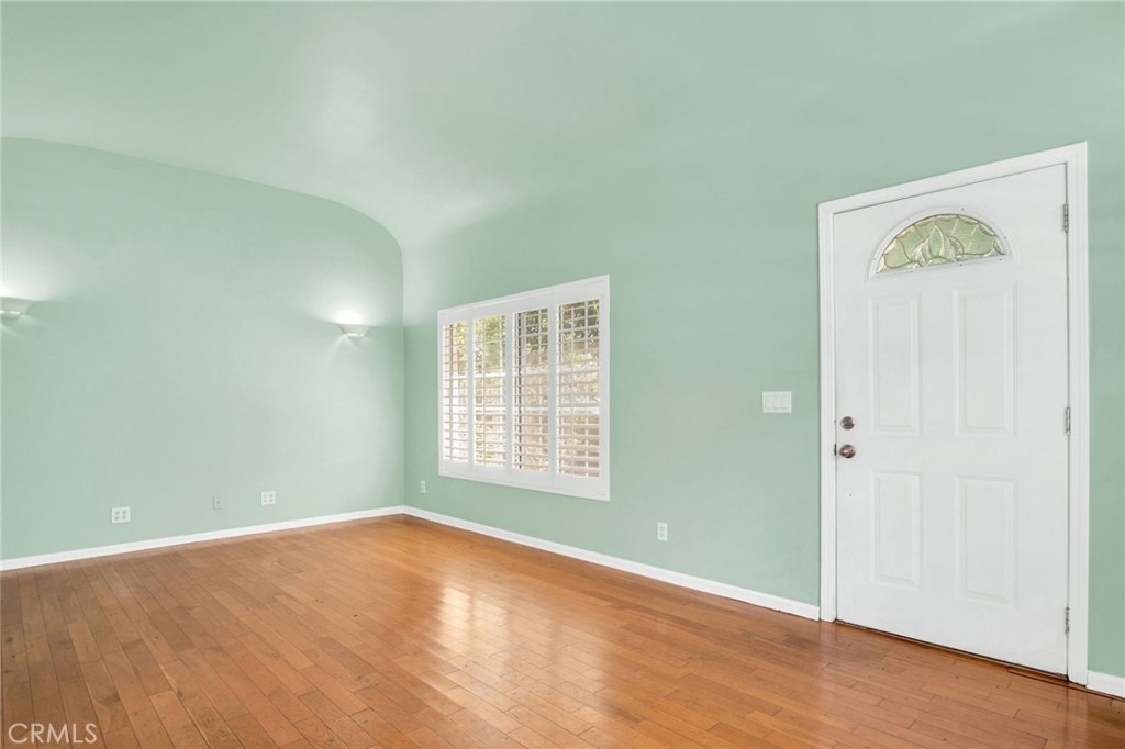 7275 Fountain Avenue - Photo 2