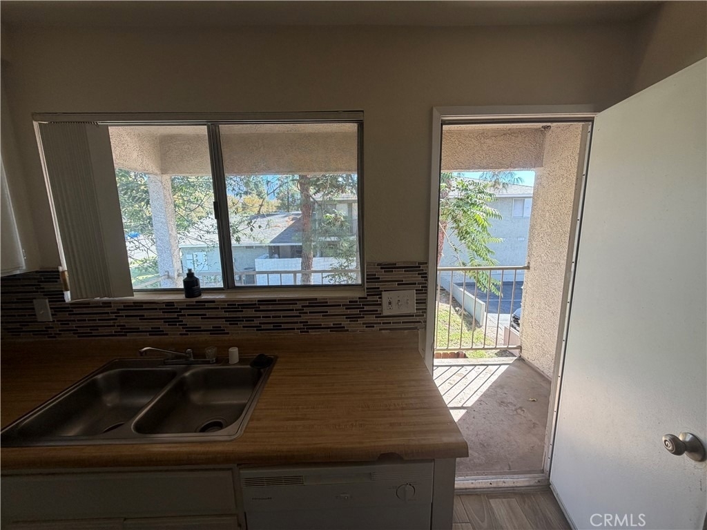 532 E Lugonia Avenue - Photo 6