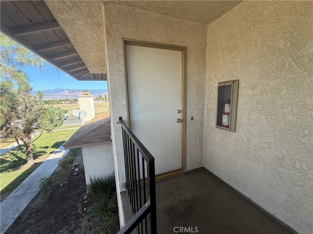 532 E Lugonia Avenue - Photo 9