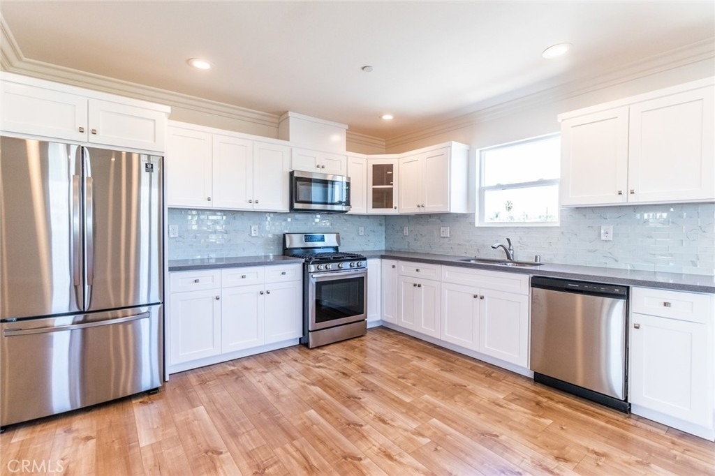 1739 Longwood Avenue - Photo 3