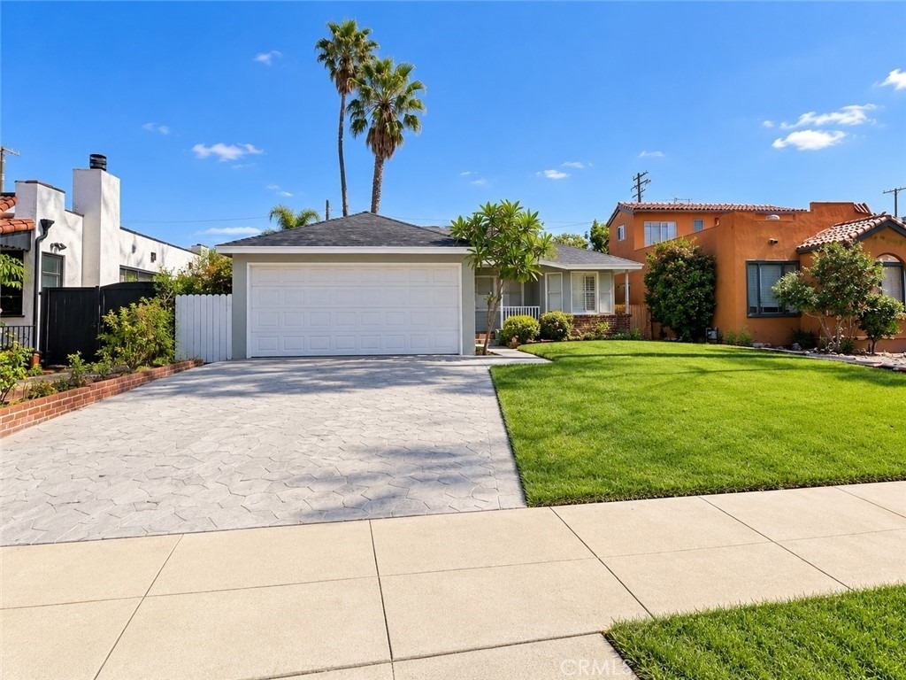 1104 N Screenland Drive - Photo 1