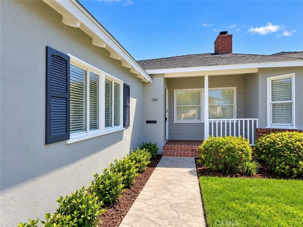 1104 N Screenland Drive - Photo 2