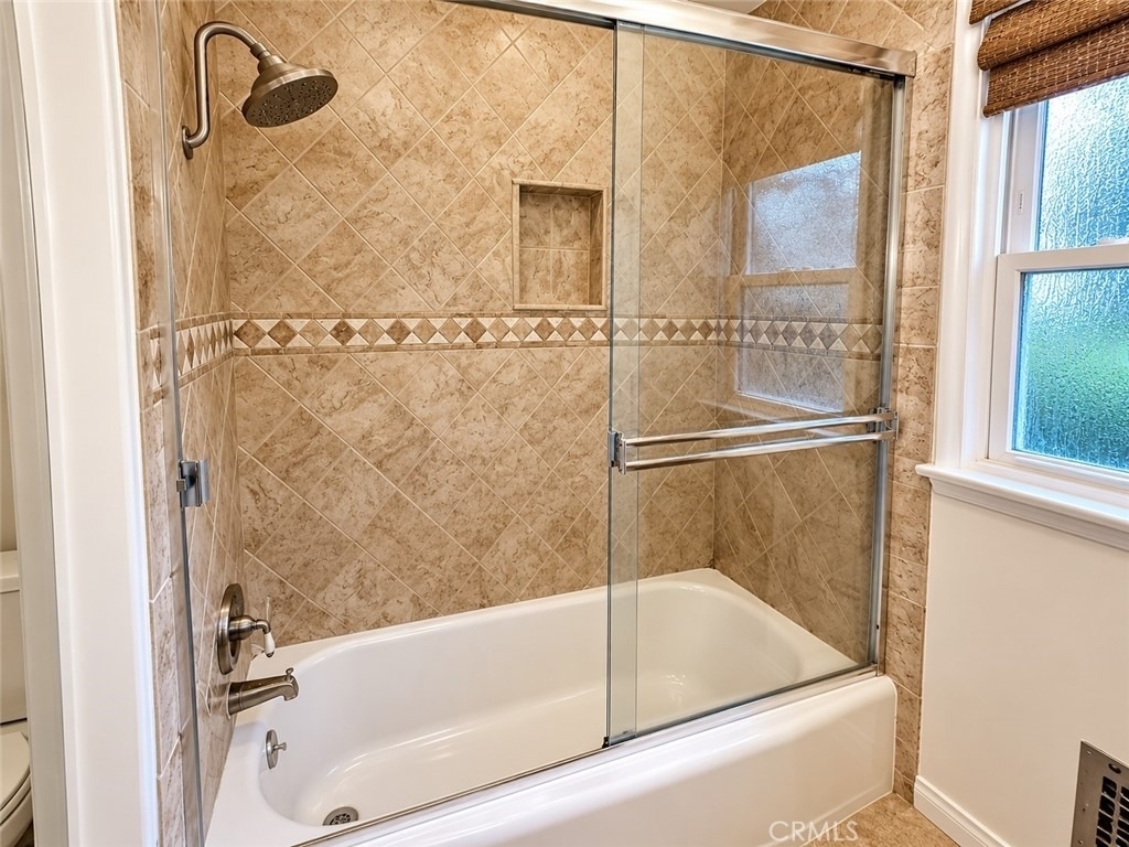 1104 N Screenland Drive - Photo 24