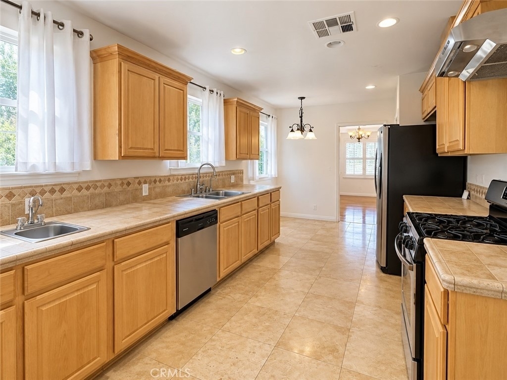 1104 N Screenland Drive - Photo 10