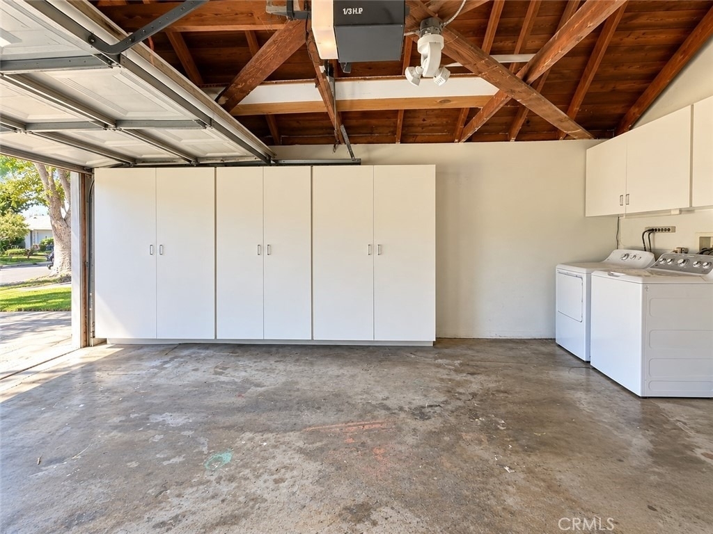 1104 N Screenland Drive - Photo 36