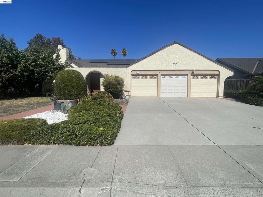 751 Los Pinos Ave - Photo 1