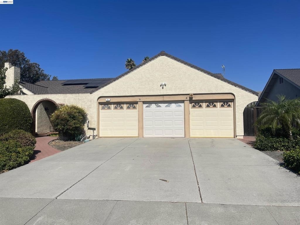 751 Los Pinos Ave - Photo 0