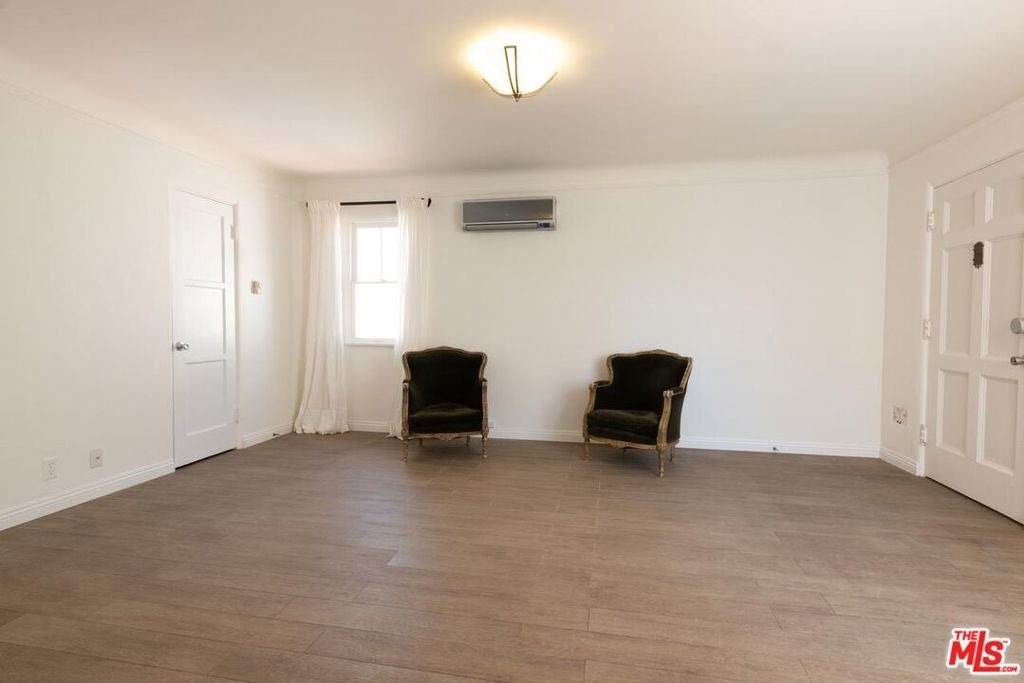 1341 Stanford Street - Photo 3