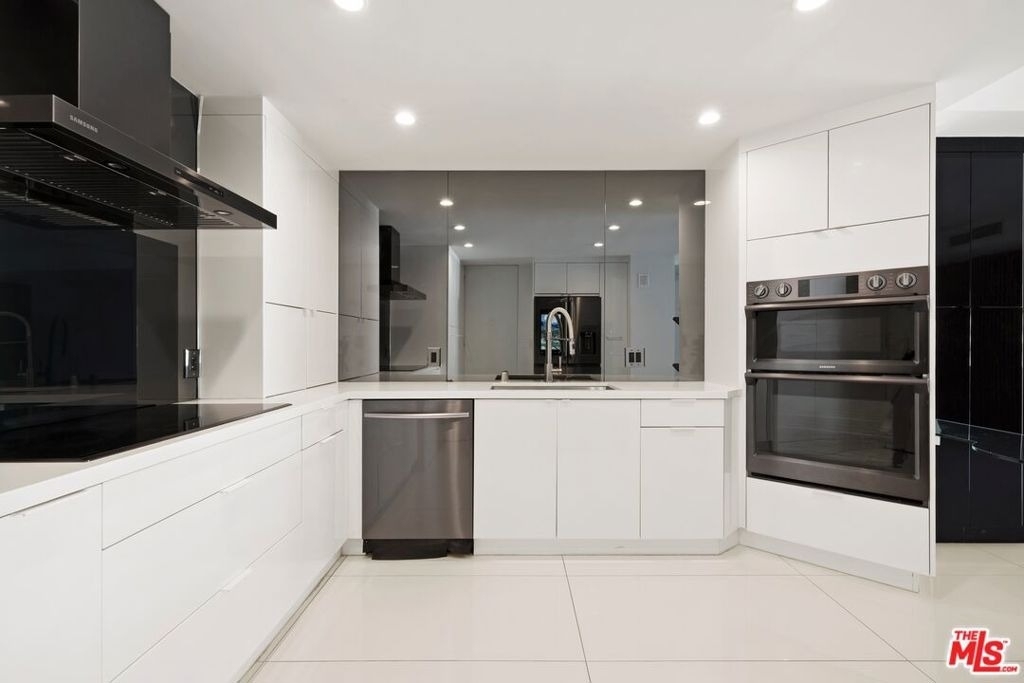 1100 Alta Loma Road - Photo 5