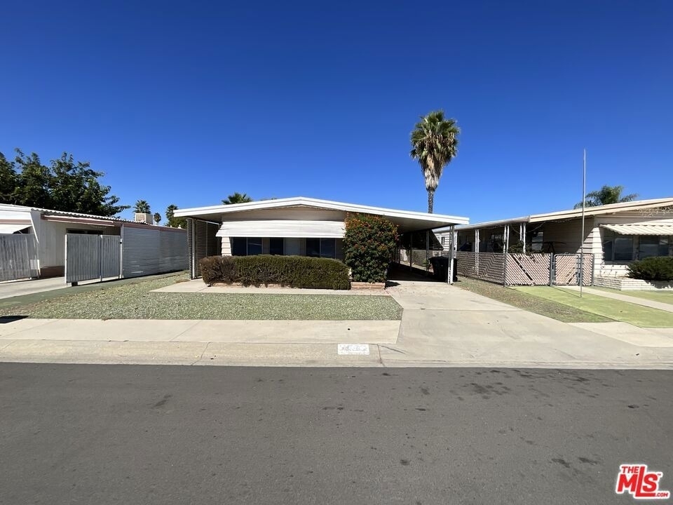 1014 W Johnston Avenue - Photo 0