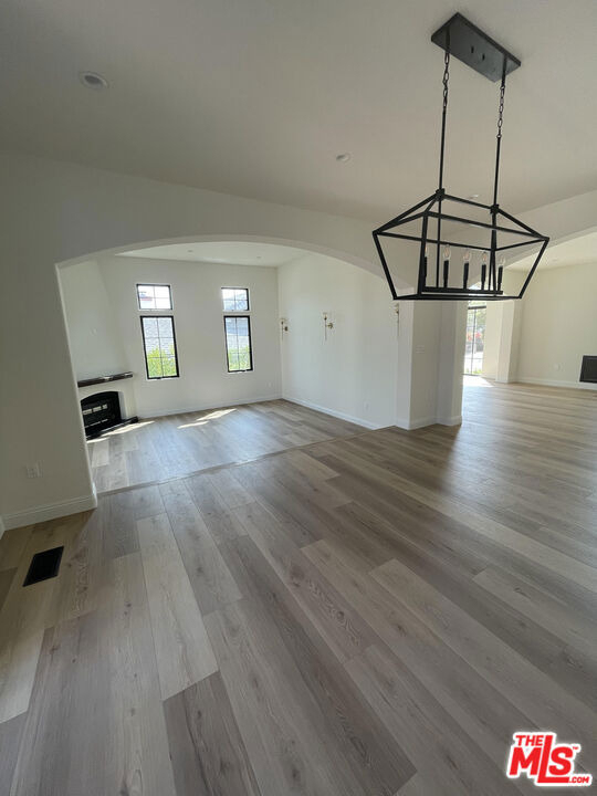 2300 N Commonwealth Avenue - Photo 22